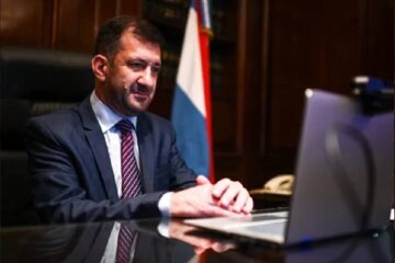 (Es entrerriano) El senador Edgardo Kueider fue demorado con u$s200.000 en la frontera con Paraguay