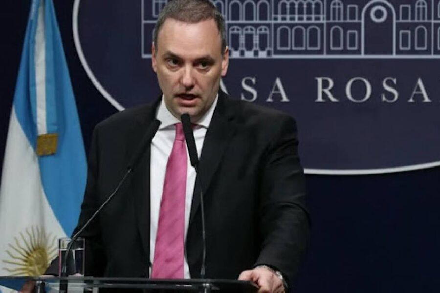 “No le tenemos miedo a nadie, mucho menos a un corrupto”: el Gobierno replicó la acusación de Parrilli sobre Kueider