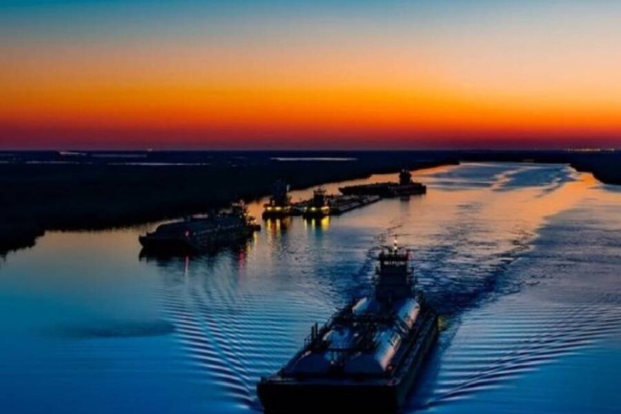 Milei extiende el plazo de la licitación de la Hidrovía y le hace un guiño a Rogelio Frigerio para los puertos de Entre Ríos