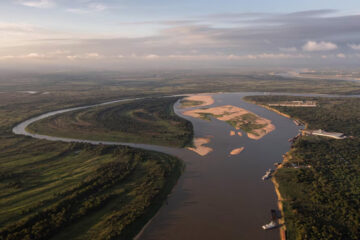 (Mención a río entrerriano) Una vía fluvial sudamericana se convierte en una “superautopista” de la cocaína hacia Europa