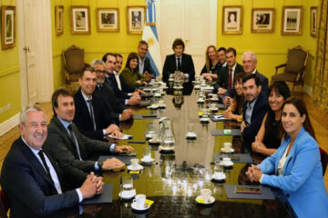 (Mención a diputado entrerriano) Milei le pidió más apoyo a la UCR en el Congreso y los diputados expulsados hablan de ir a un interbloque