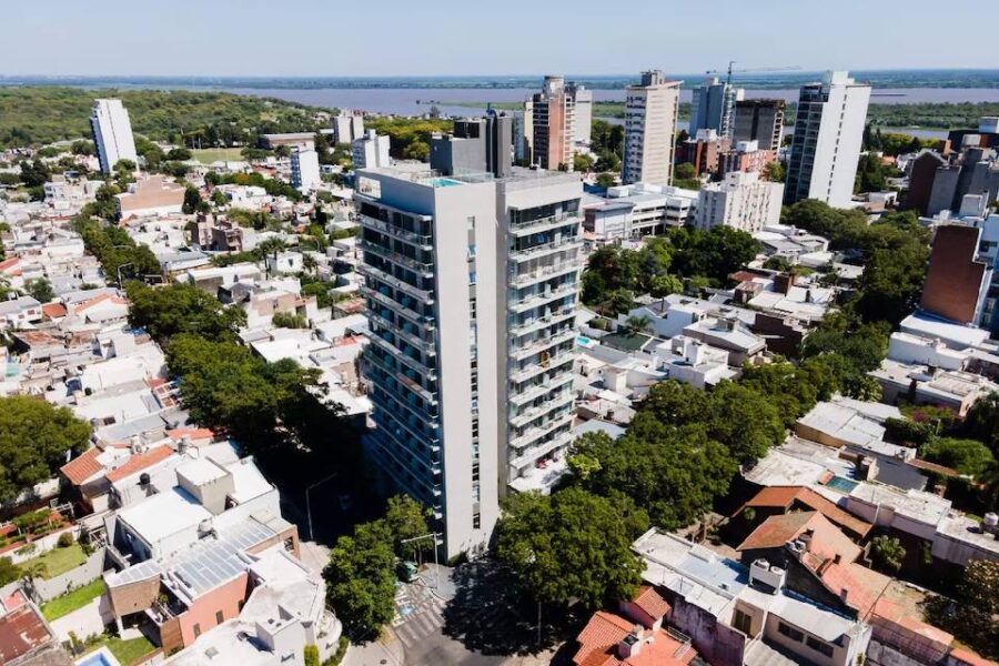 El edificio del Caso Kueider: un sitio identificado con la corrupción donde coexisten sindicalistas, legisladores, empresarios y jueces