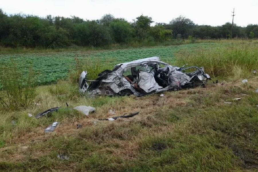 Accidente fatal en Entre Ríos: tres hombres murieron en un choque entre un auto y un camión