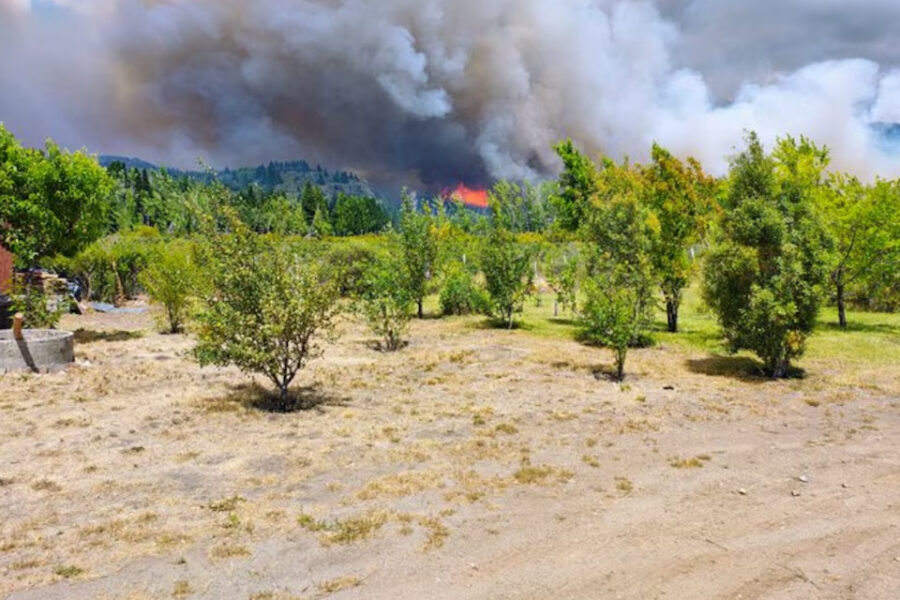 (Mención a Entre Ríos) Mientras combaten los incendios en Epuyén, otros dos focos se desataron en el norte del país