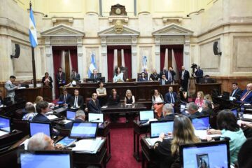 (Mención a exsenador entrerriano) Aún sin los votos, el Gobierno intensifica con cautela las negociaciones para suspender las PASO