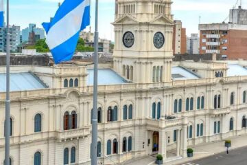 Denuncian que el gobierno de Entre Ríos creó sobresueldos para el personal político