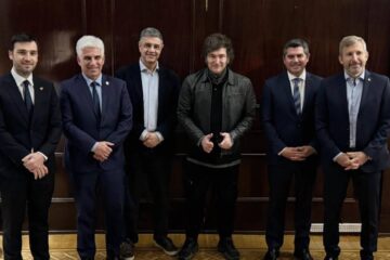(Mención a Frigerio) Fuerte señal de Milei: abrió un canal directo con los gobernadores y relega a Macri y Cristina