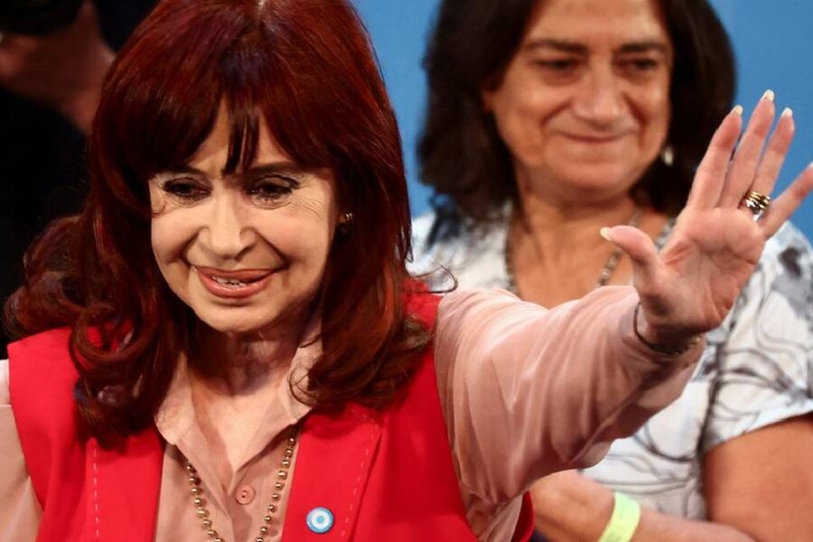 (Mención a exsenador entrerriano) CFK se juega el liderazgo del PJ, Macri se planta contra carancheo mileista y ajuste de cuentas en la UCR