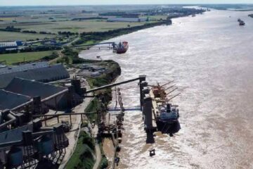 (Vía navegable del río Paraná) Hidrovía: mientras siguen las sospechas, el Gobierno piensa en armar otro pliego
