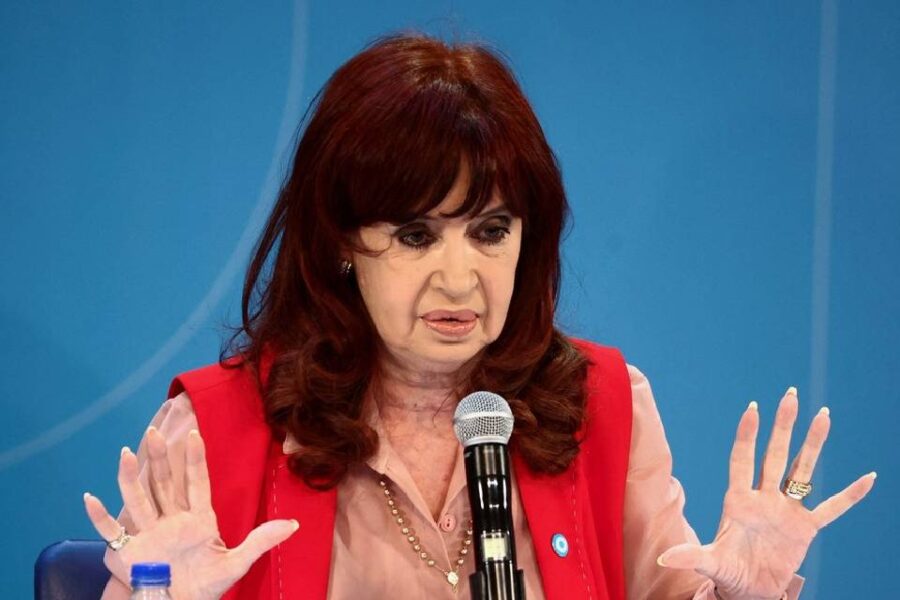 (Mención a entrerriana) Cristina busca contener las fugas y ensaya un último intento para que el Gobierno no logre suspender las PASO