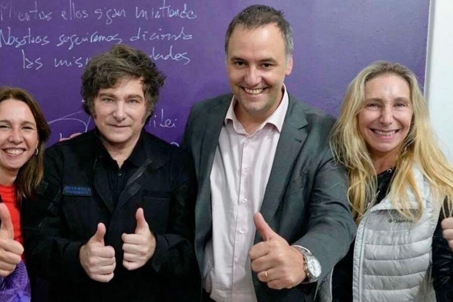 Manuel Adorni y Javier Milei cierran la campaña en la Ciudad con todos los ministros presentes