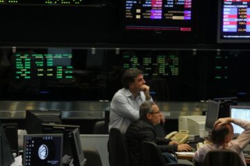 Mercados hoy: descenso del riesgo país y pausa en la tendencia alcista de la bolsa