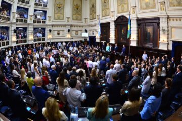 Conflicto entre Kicillof y CFK por la reelección indefinida de legisladores e intendentes en Buenos Aires