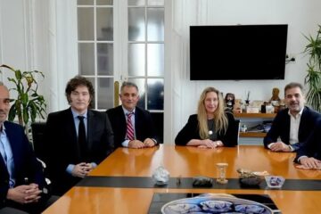 El Gobierno avanza hacia un acuerdo con dirigentes de PRO en Buenos Aires tras la victoria, mientras prepara anuncios sobre “dólares bajo el colchón”