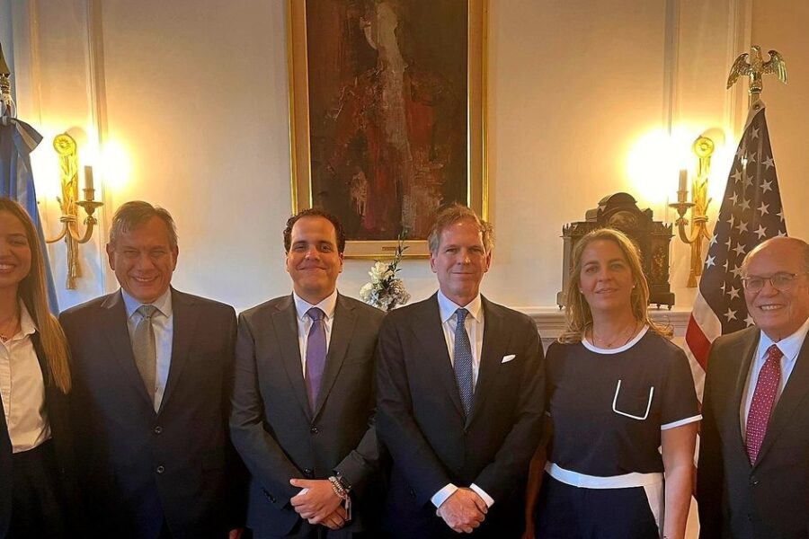 Venezolanos rescatados por EEUU agradecen a Javier Milei en encuentro en Washington mientras la Casa Rosada critica al régimen de Maduro