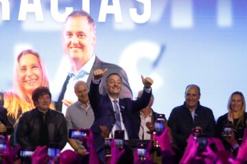 Adorni confirma su salida como vocero para asumir en la Legislatura y señala a Javier Lanari como su sucesor natural