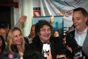 El Gobierno se siente optimista por los resultados electorales que benefician a Adorni en la campaña final en Buenos Aires