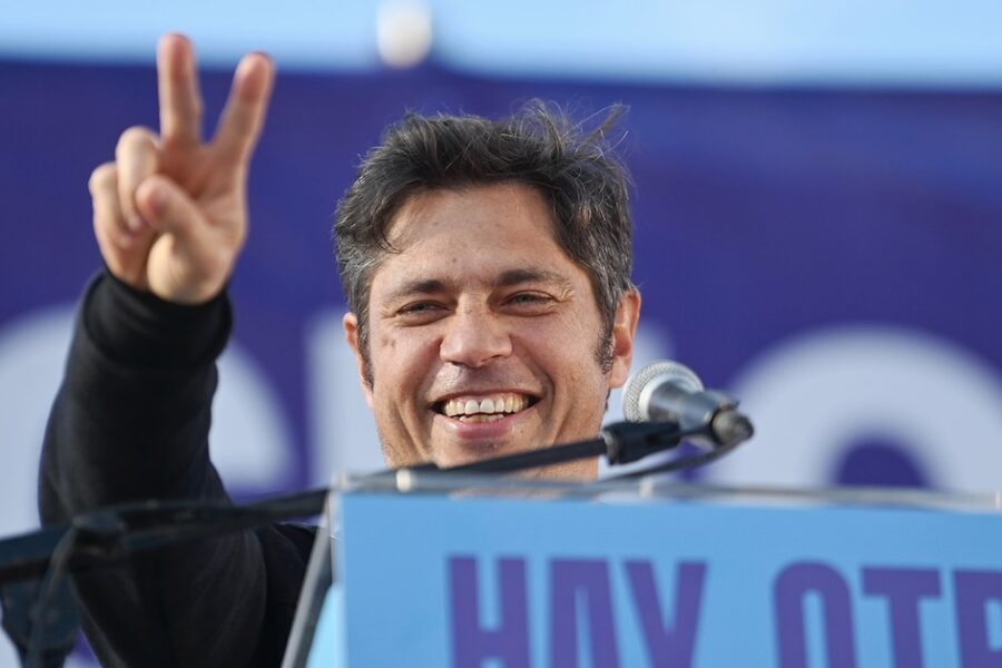 Axel Kicillof critica a Javier Milei en un plenario del Movimiento Derecho al Futuro a meses de las elecciones