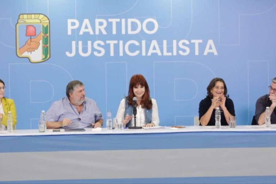 El PJ se reúne en medio de tensión interna y sin la presencia de Cristina Kirchner, generando incertidumbre sobre Kicillof