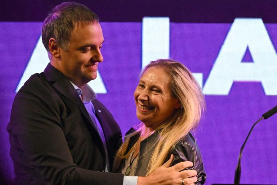 Adorni culmina su campaña en CABA con el apoyo de Milei para las elecciones 2025