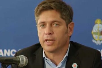 Paritarias: acuerdo de Axel Kicillof con los estatales mientras los docentes analizan la propuesta