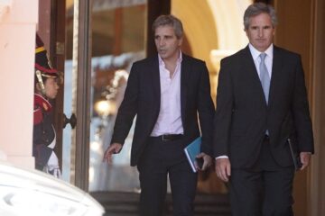 Gobierno obtiene USD1.000 M con bono en pesos gracias a una supertasa