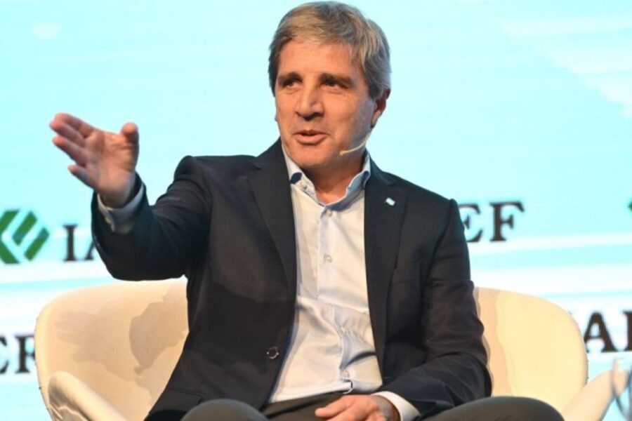 Caputo expone el esquema fiscal del Gobierno ante el éxito del Plan Colchón