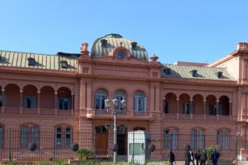 El Estado excluye a quienes no aprueben el examen de idoneidad en sus contrataciones