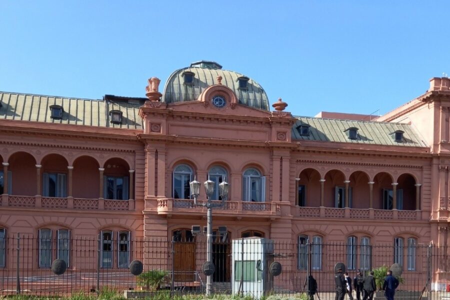 El Estado excluye a quienes no aprueben el examen de idoneidad en sus contrataciones