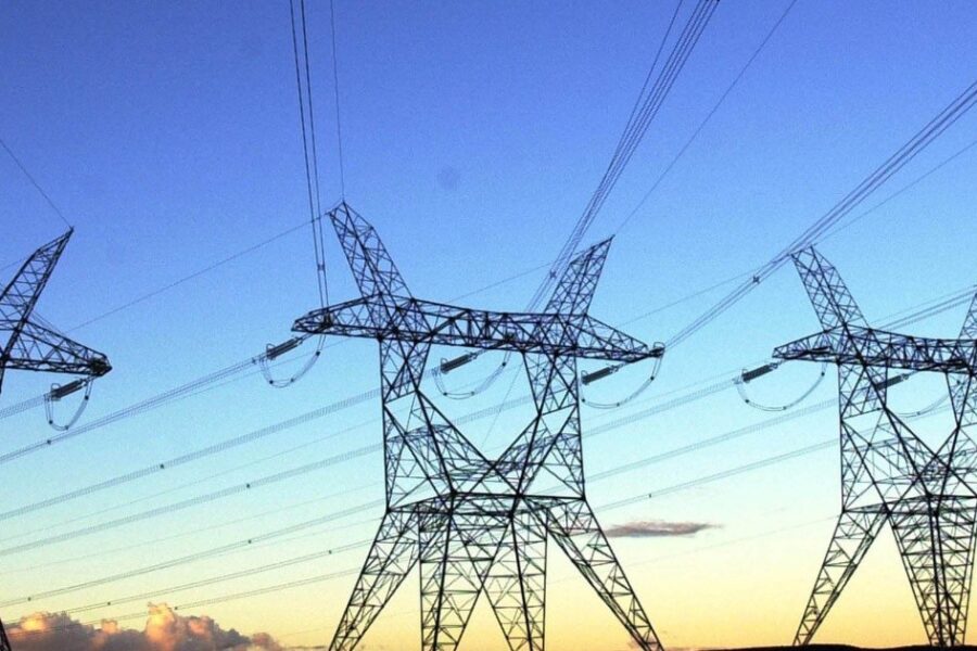 Subsidios en abril sufren la mayor caída porcentual del siglo, afectando motosierra, tarifas y superávit fiscal