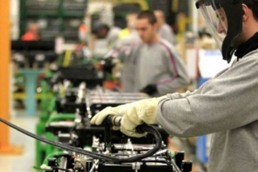 Gobierno baja impuestos a la importación de bienes de capital