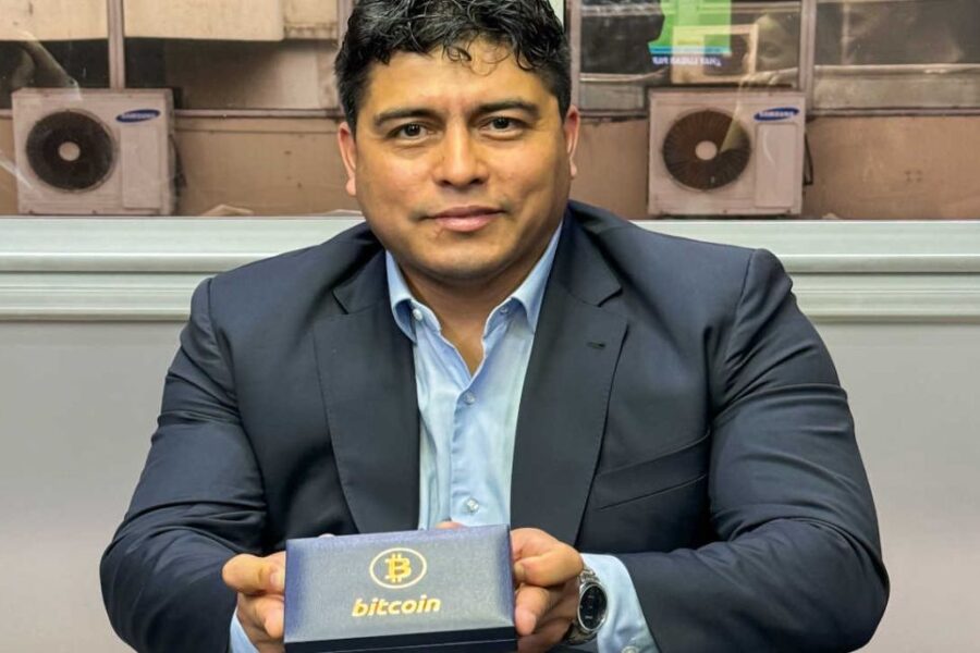 Gobernador responde a reclamos de aumento salarial de empleados públicos: “¿Saben lo que es trabajar en el sector privado?”