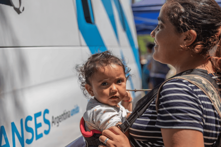 AUH recibirá un bono adicional de $40.000 en mayo, sin aumento ni Tarjeta Alimentar.