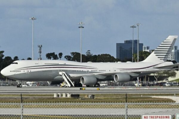 Pentágono da luz verde a avión de Qatar que será utilizado por Trump