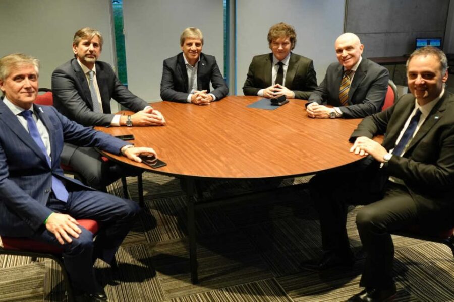 Sueldos del Gobierno congelados: salarios de Javier Milei, la vicepresidenta y sus ministros