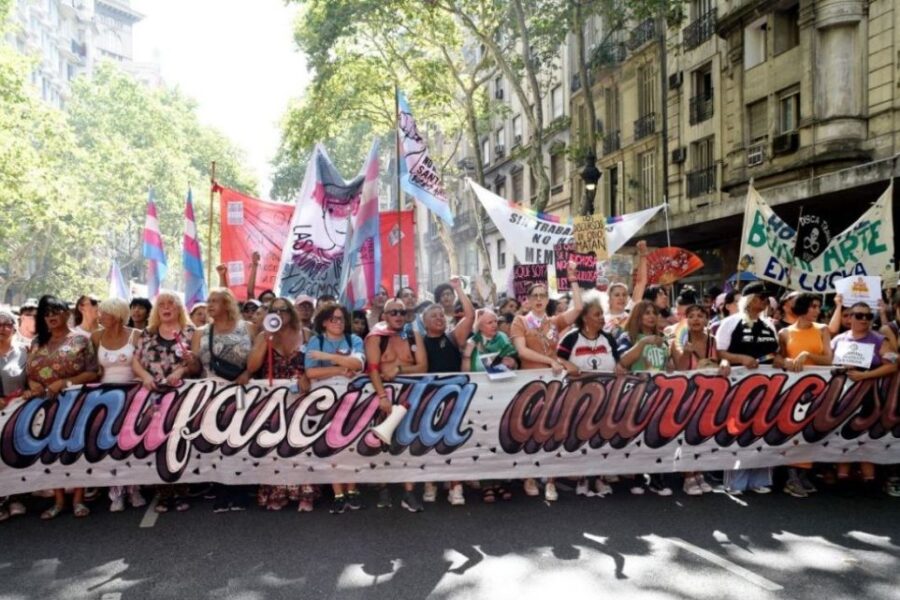 La Justicia declaró inconstitucional el decreto de Milei que impedía tratamientos de adecuación de género a menores.