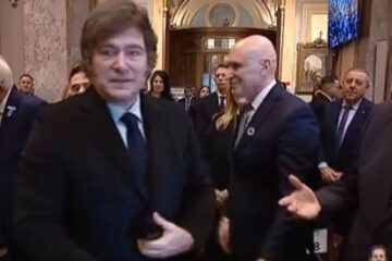 Jorge Macri intenta saludar a Javier Milei en la Catedral y recibe una negativa