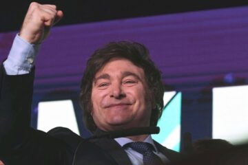 Bonos argentinos registran aumento mientras Milei continúa festejando