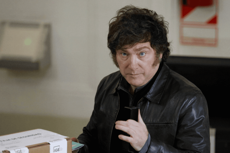 Milei y su polémica frase que anima a los ahorristas a guardar Dólares debajo del colchón