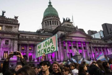 Gobierno cancela 13 programas del ministerio de la Mujer, incluido MenstruAR