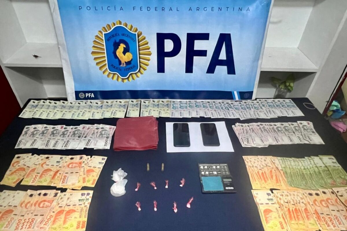 Desmantelan banda dedicada a la venta de droga con incautación de cocaína, celulares y dinero