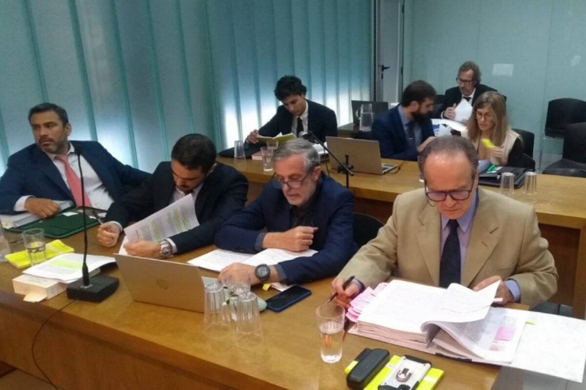 Defensores piden nulidad de imputaciones en causa de contratos