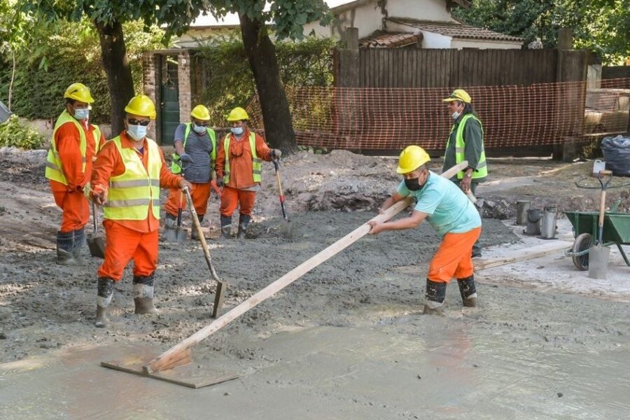 Ajuste significativo en salarios estatales y obra pública durante abril