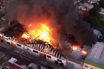 Gobierno sugiere posible vínculo entre incendio de pañalera y nueva licitación del PAMI