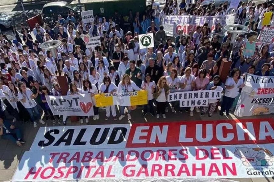 Trabajadores del Garrahan protestan en el Ministerio de Salud ante la crisis actual