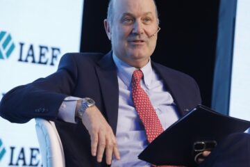 Sturzenegger sugiere discutir salarios según región o provincia