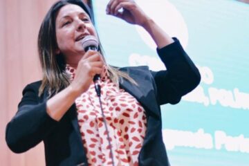 Intendenta se ausenta del acto del 25 de Mayo por enfermedad mientras disfruta en una playa del Caribe