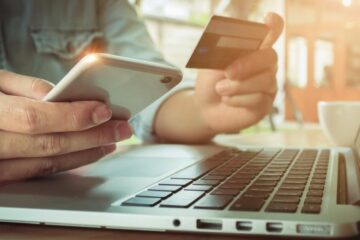 Gobierno permitirá abonar en cuotas con tarjeta de crédito en dólares