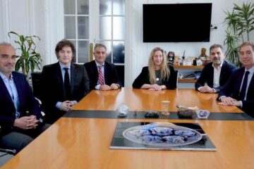 El PRO enfréntase a su disolución dentro de La Libertad Avanza en su lucha por mantenerse relevante.