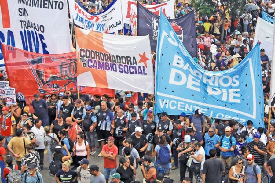 Cuatro organizaciones piqueteras se movilizarán el martes en protesta contra Milei